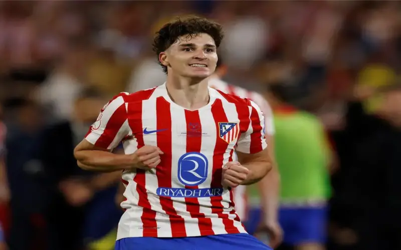 بمساندة القانون.. أتلتيكو مدريد يدرس تصعيدًا ضد جوليان ألفاريز